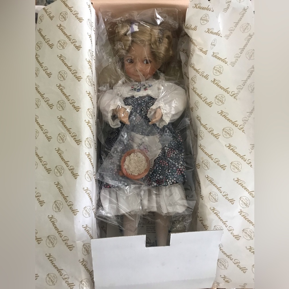 Knowles Goldilocks porcelain doll in box, signed collectible vintage NWT